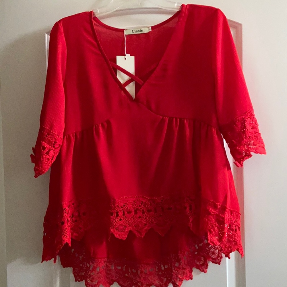 Cinnie Red lace-accent hi-low top in size S NWT